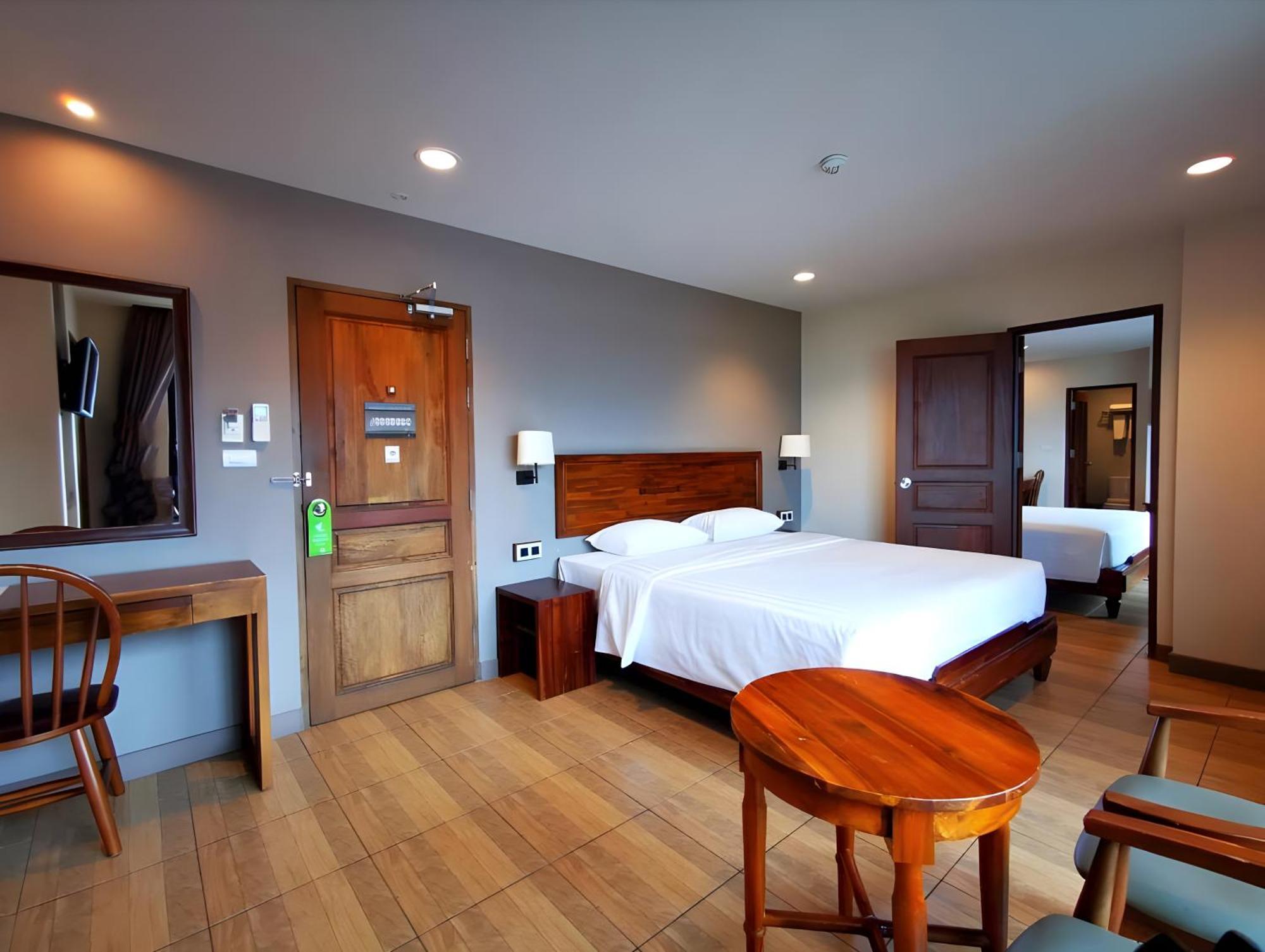 Mangrove Prestige Hotel Na Chom Thian Exterior photo