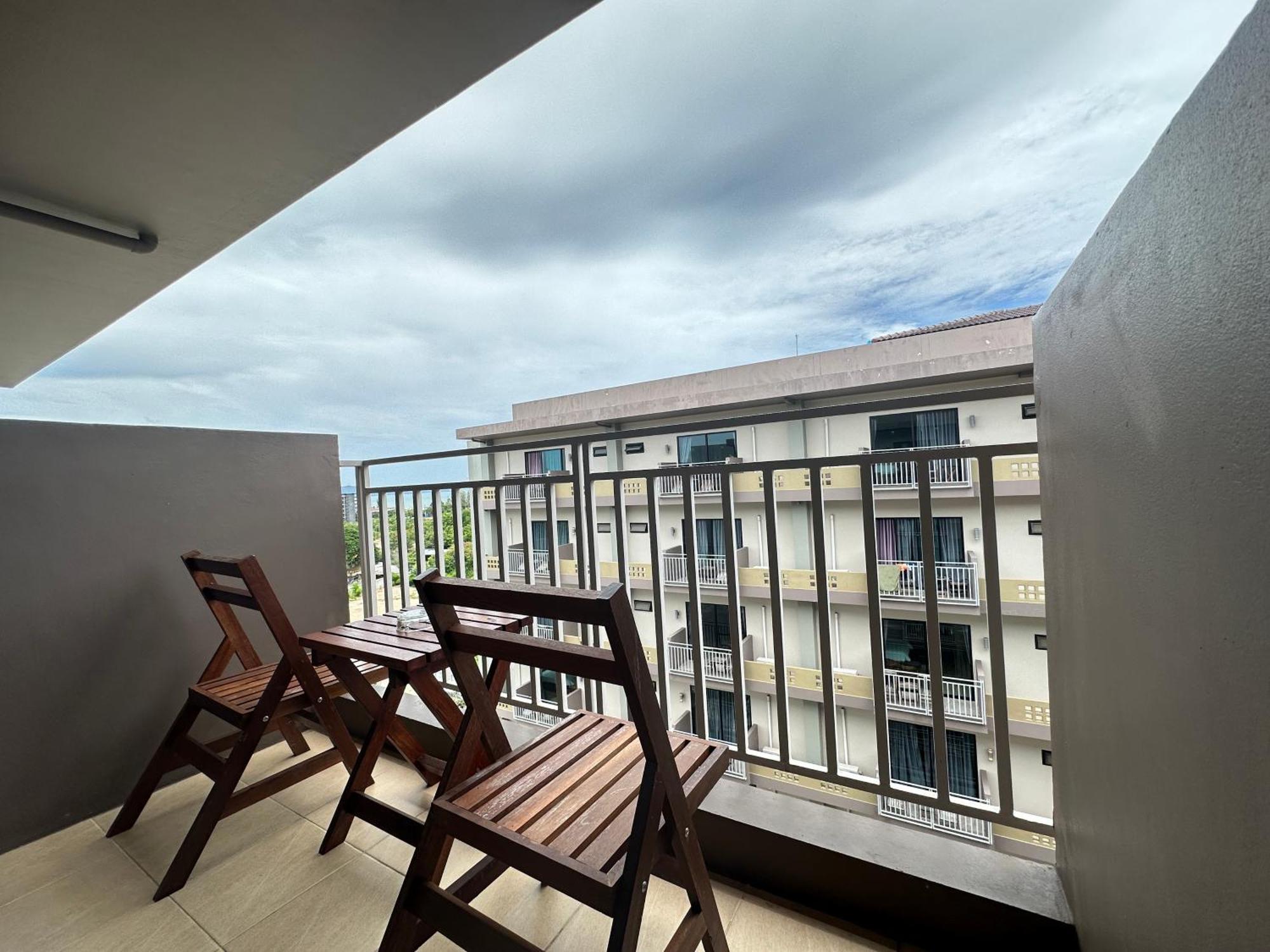 Mangrove Prestige Hotel Na Chom Thian Exterior photo