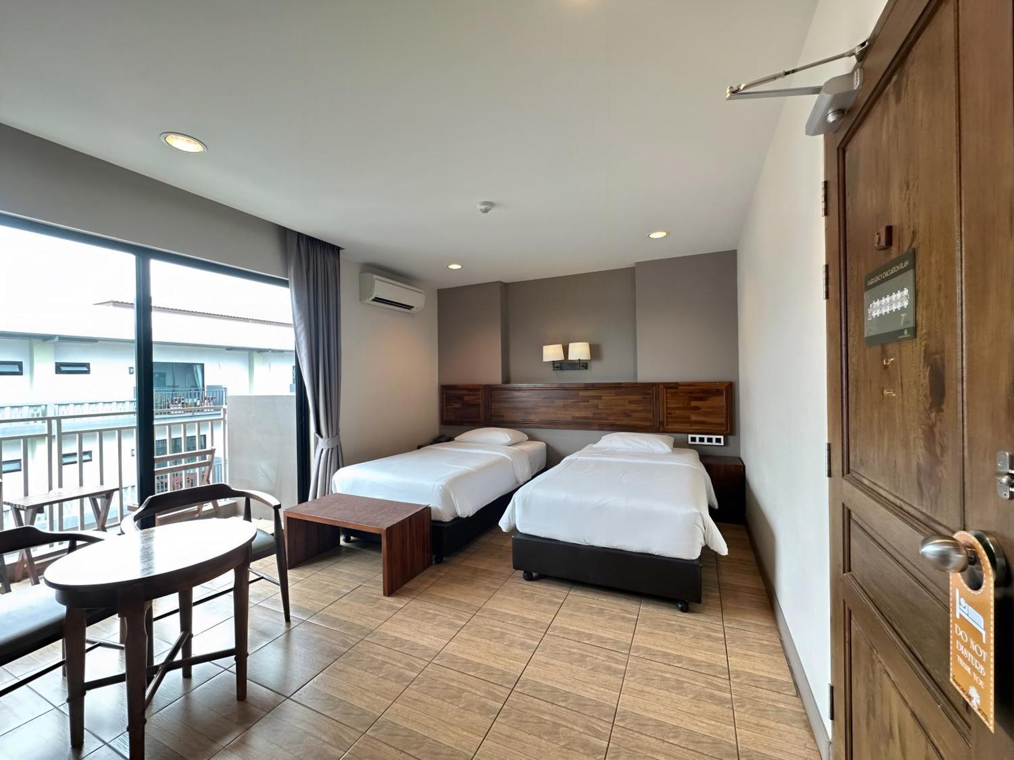 Mangrove Prestige Hotel Na Chom Thian Exterior photo