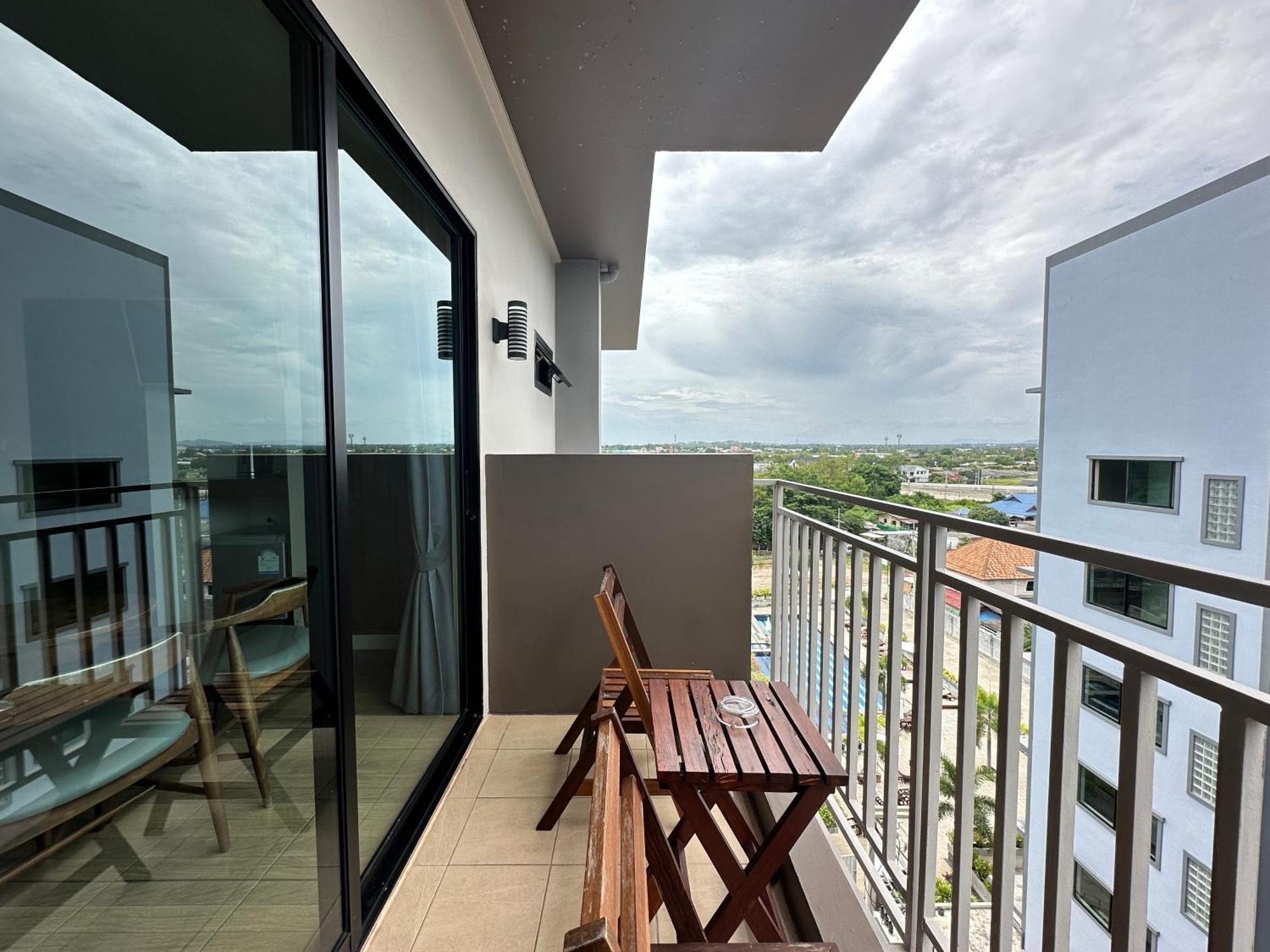Mangrove Prestige Hotel Na Chom Thian Exterior photo